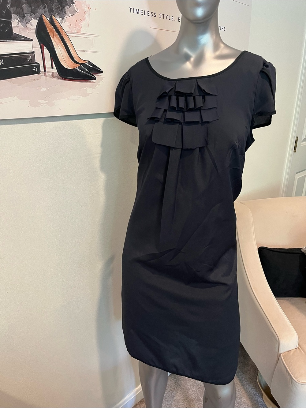 Black Ruffle Front Keyhole Back Women’s Dress M EUC
